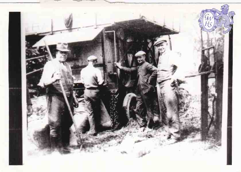 6-26 Threshing Drum in Wigston Magna run by Bill Box - Ralph Goddard - Frank Woodward