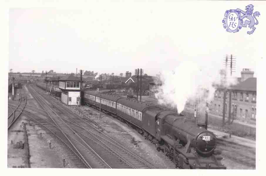 7-124 Main London Line passing Midland Cottages Wigston Magna