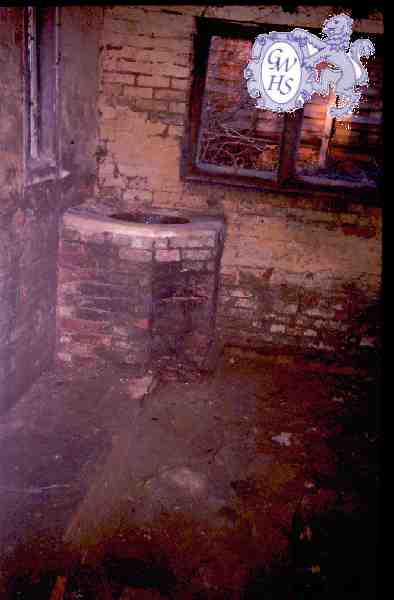 26-160  inside a Hovel possibly one of the Courts prior to demolition in 1960