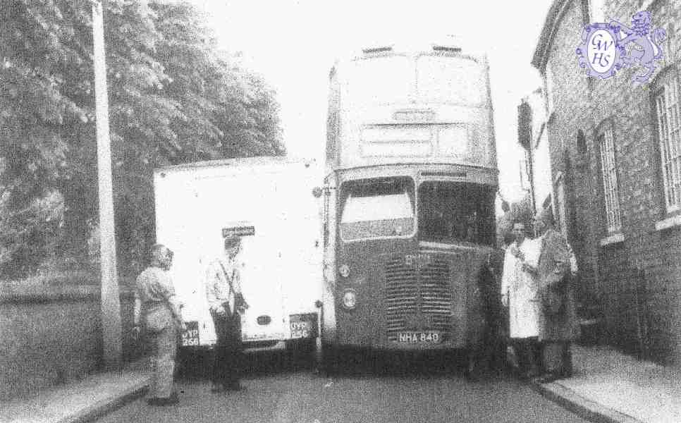 26-138b Midland Red Bus stuck in Moat Street Wigston 1960