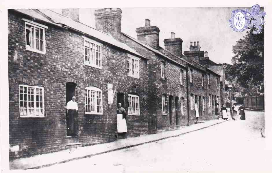 8-272 Mowsley End Wigston Magna c 1899 - kerb on right is start of Apple Pie Corner