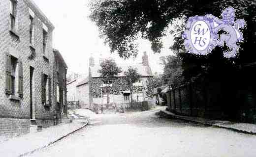 8-275 Goodins' House at top of Mowsley End c 1900