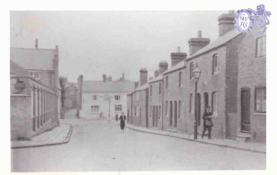 8-277 Mowsley End Wigston Magna c 1950 - Bull Head pub at the bottom of the road
