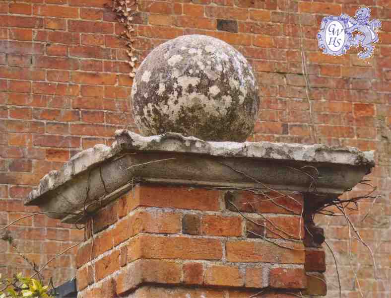 16-006 Gate Post of Manor House Newgate End 2011