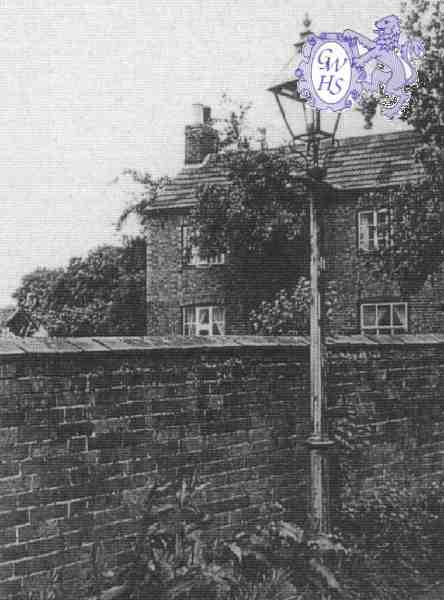 17-085a Squire's Knob Farmhouse 5 Newgate End c 1950