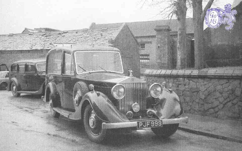 30-201a Hearse outside Recrory Farm in Newgate End Wigston Magna mid 1960's
