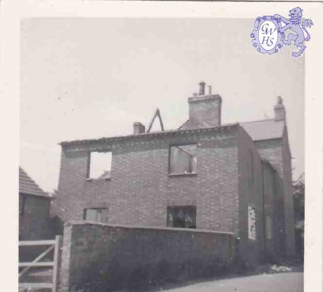 30-221 Yew Tree House Newgate End Wigston Magna 1963 - Demolition of the rear of the house prior to rebuilding