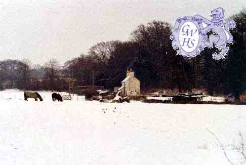 10-33 Winter Scene Newton Lock House