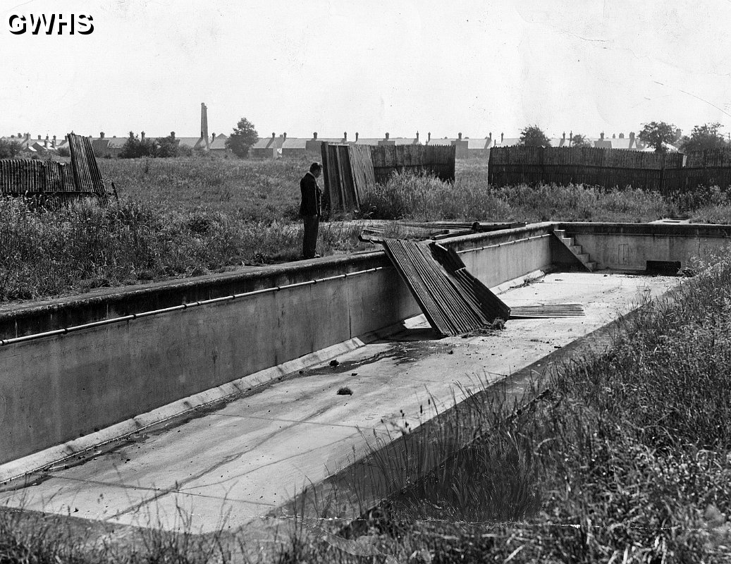 24-063 First public bathing pool in South Wigston - Opened in the 1920's, closed and filled in June 1949