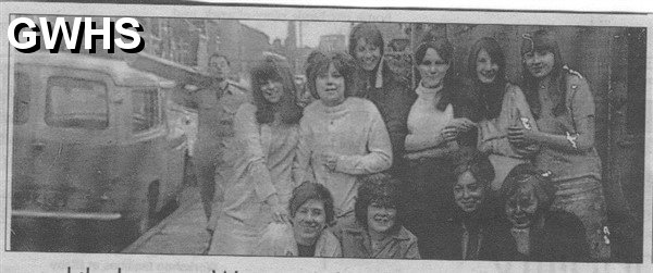 29-409 Hosiery Girls at Mains South Wigston Leicestershire 1960's