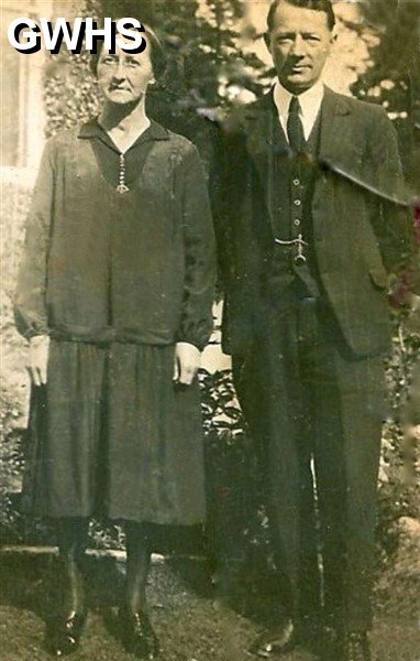 30-698 Maud Ellen Russell and husband Matthew Moldsworth Russell