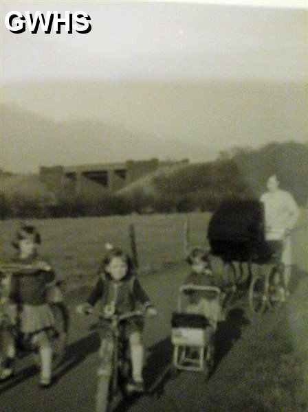 31-125 The bridle before they knocked the railway bridge to south wigston down