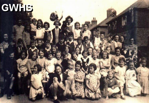 32-327 Timber Street South Wigston VE Day celebrations