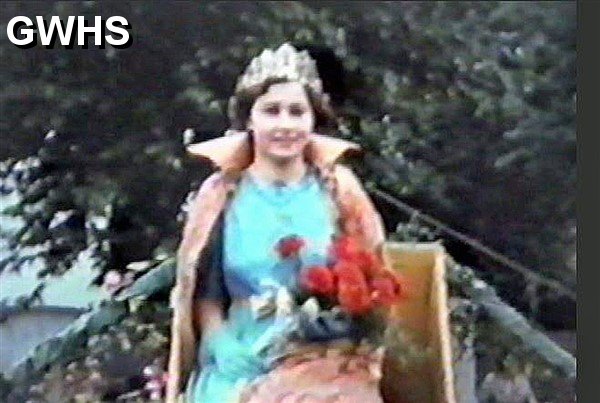 33-586 Miss Eileen Harding Carnival Queen South Wigston 1939