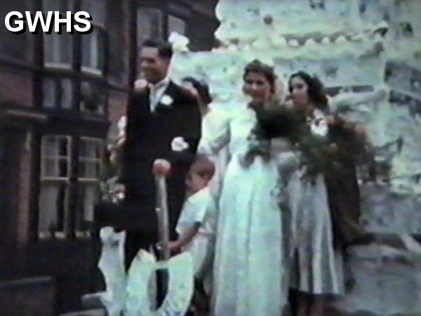 34-189 Wedding Couple on float in 1939 South Wigston Parade