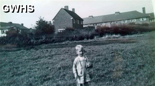 34-262 Roger Mattock late 1950s in the fields behind Lansdowne Grove.  South Wigston