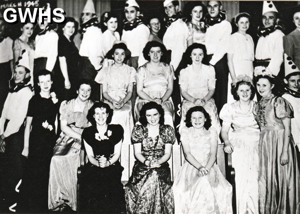 39-437 Party at The Prims Church 1945 South Wigston