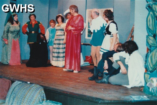 39-696 Bob Gahan and Linda Payne STADS Pantomime