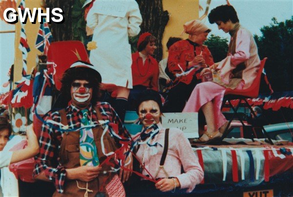 39-698 Kathryn Arnold (Herbert) and Bryan Green 1979 in a parade from Oadby to South Wigston.