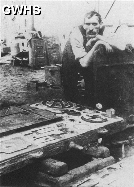 22-082 Wigston Foundry Worker at the Foundry in Canal Street South Wigston circa 1903