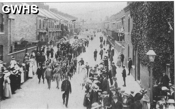 22-101 Coronation Day Procession Clifford Street South Wigston 1911