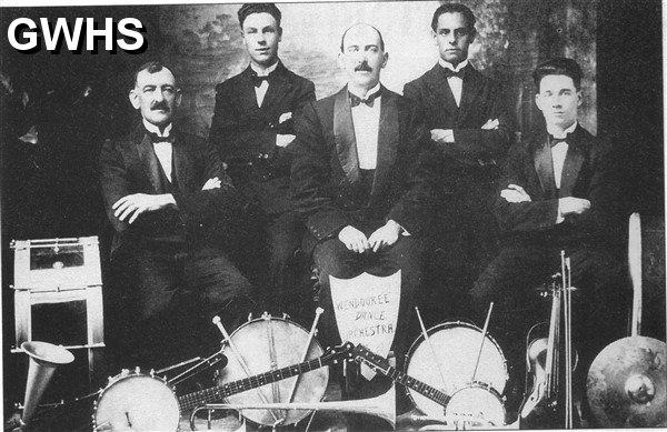 22-128 Wendoursee Dance Orchestra circa 1925