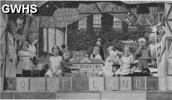 24-040 LRI Parade Primitive Methodist Chapel float South Wigston c 1937