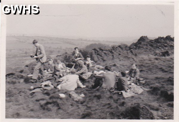 24-050 AYPA outing easter 1954