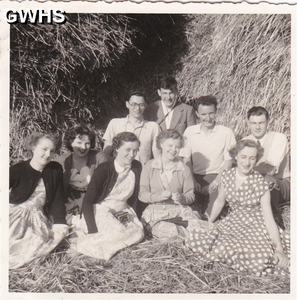 24-052 AYPA outing to Skegness summer 1954
