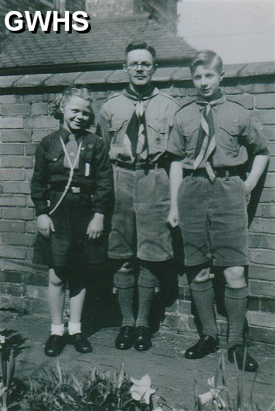 24-056 John Jack Goodwin with daughter Enid and son Alan 1947 South Wigston
