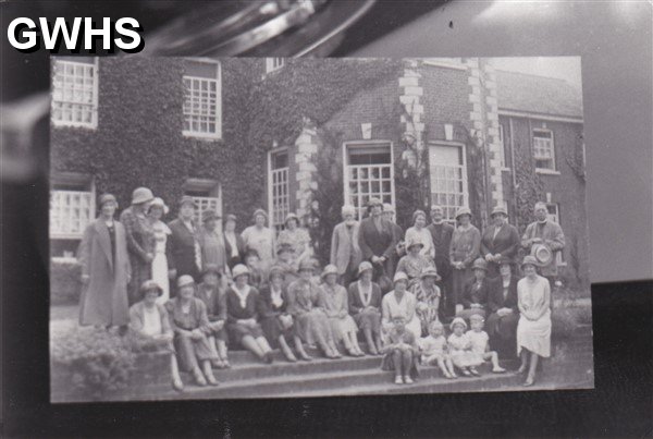 7-29 Garden Party with Mr Bates the South Wigston Artist