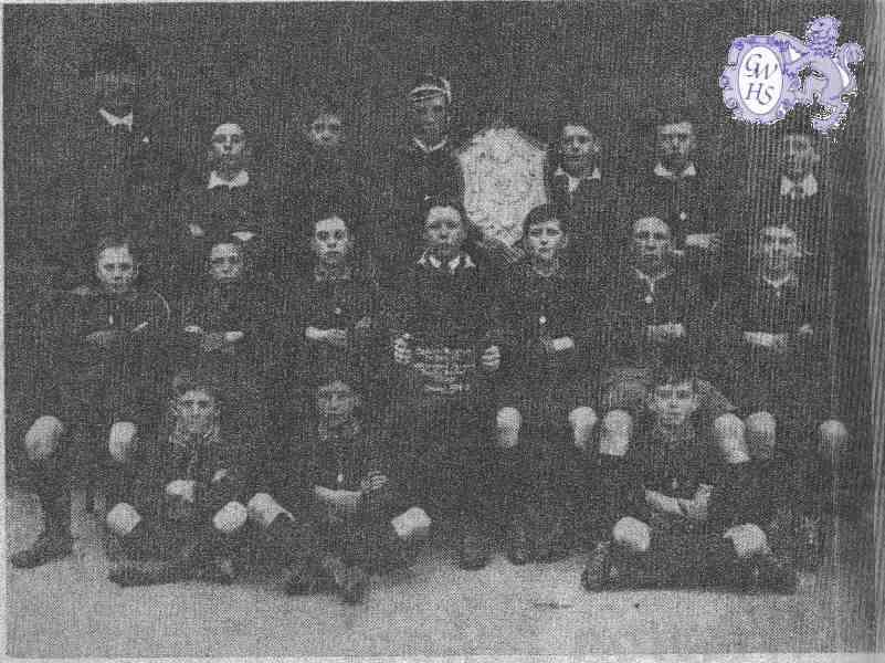 21-040 South Wigston Council School football team 1915 - Mr Barwick headmaster on left of back row