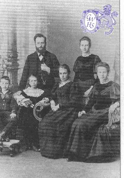 22-057 Dougherty family of South Wigston circa 1895 children (l-r) Will Grace Nevllie and Annie