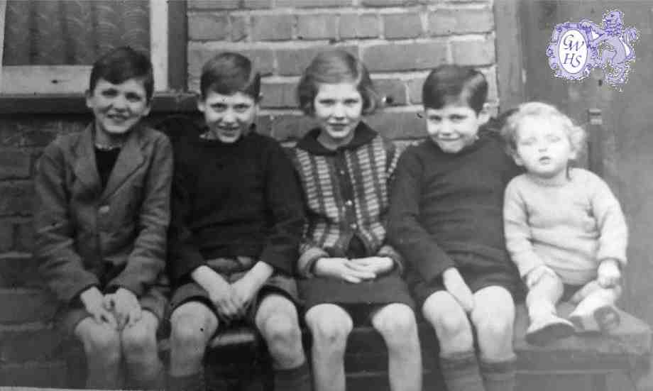 31-100 Keith Dennis Maureen  Eric and David Norman South Wigstonlate 1930's