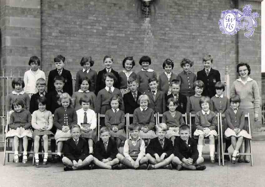 31-110 Miss Whites class Bassett Street junior School South Wigston circa 1962