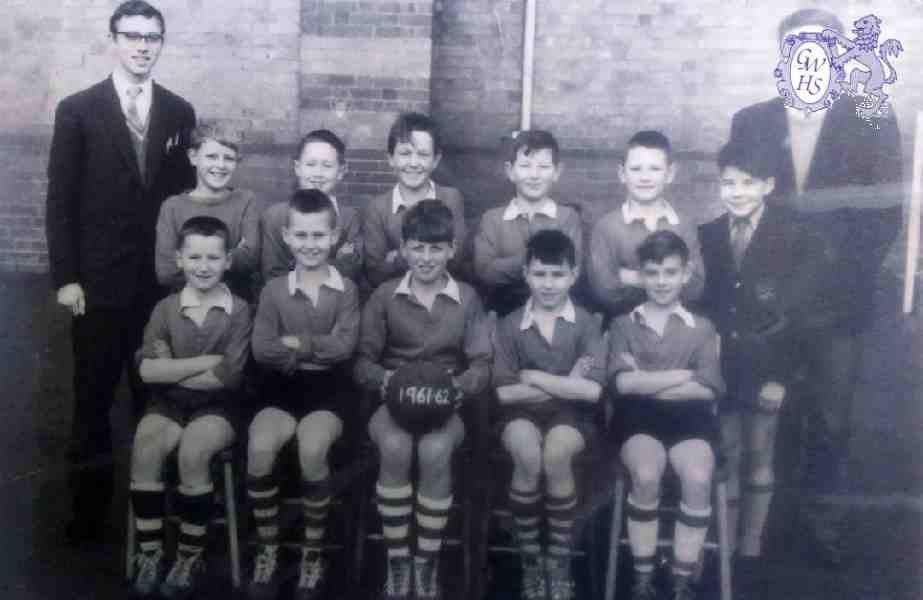 31-250 South wigston juniors football team 1960-61