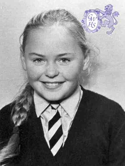 32-299 Sally Wright Wigston circa 1972