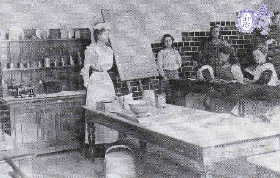 32-417 Margaet Matthews teacher at South Wigston Girls School 1904