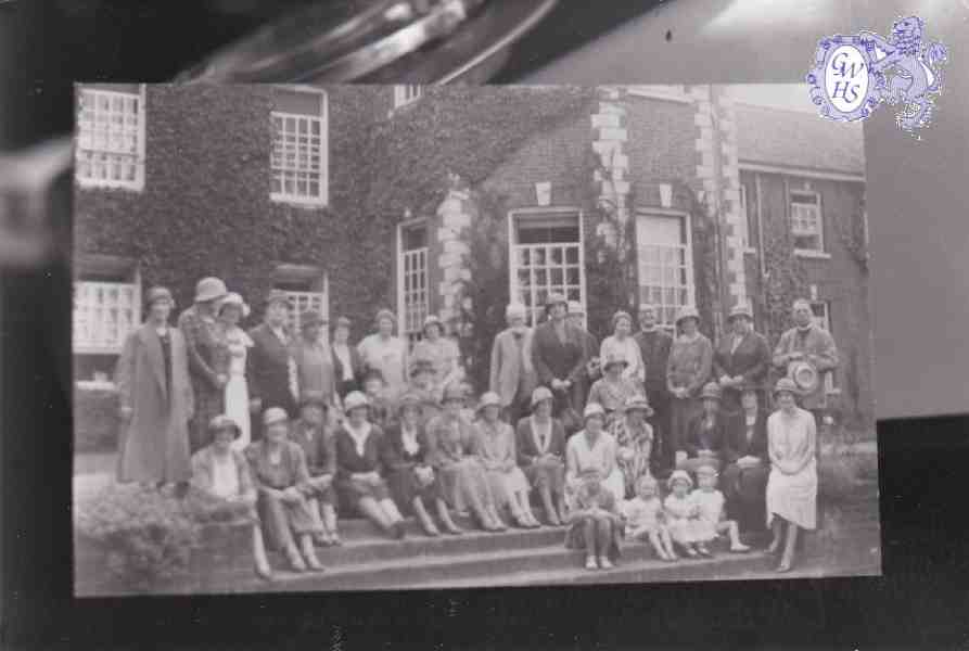 7-29 Garden Party with Mr Bates the South Wigston Artist