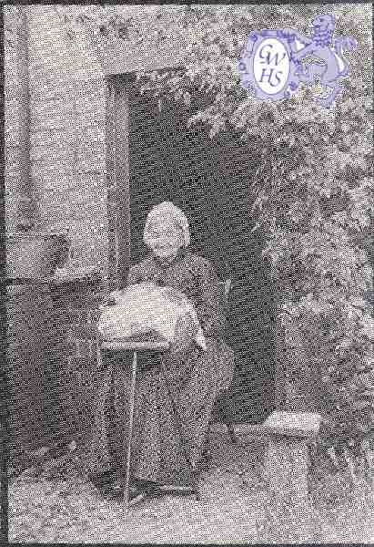 9-26 Lace Maker in South Wigston 1900
