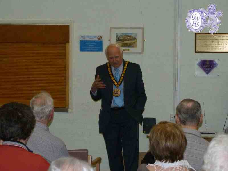 26-470 Bill Boulter addressing the March 2015 meeting of the GWHS