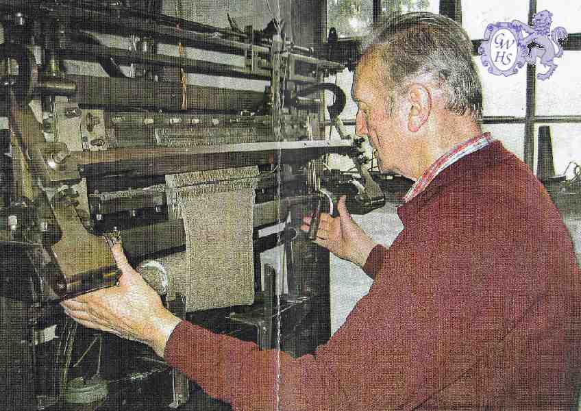 31-240 Peter Clowes working a Hand Frame circa 2010