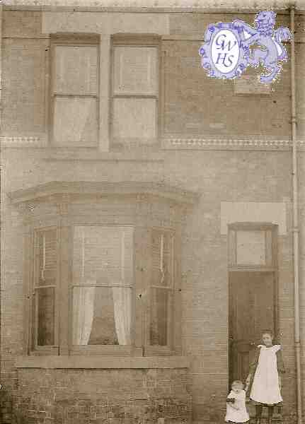 25-002 Salisbury Cottage 40 Pullman Road Wigston Magna Annie Bolton older girl is Elizabeth Bolton