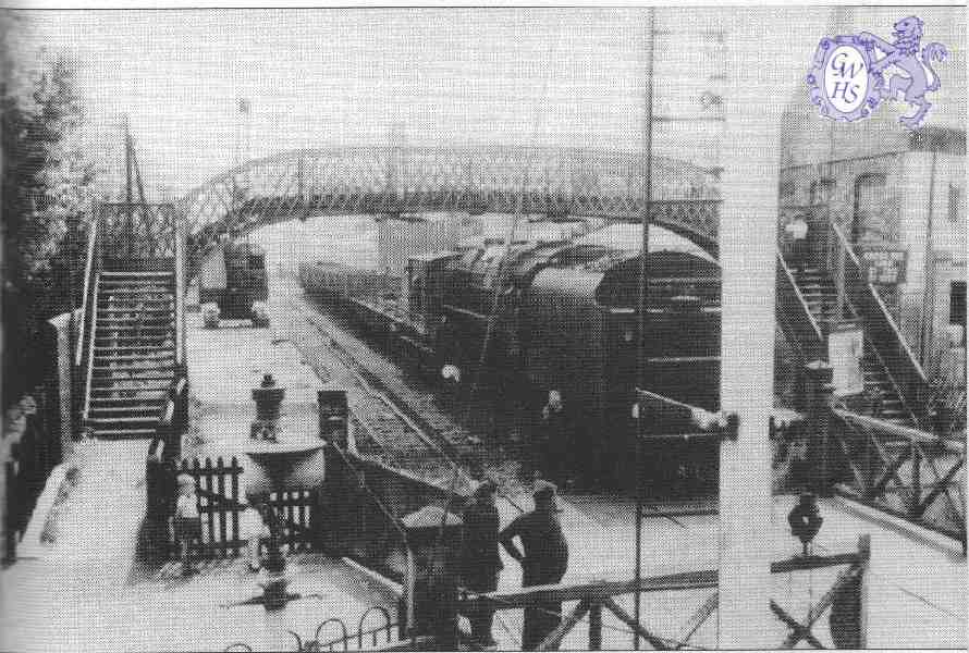 22-195 Blaby Road South Wigston level crossing just before removal in 1965