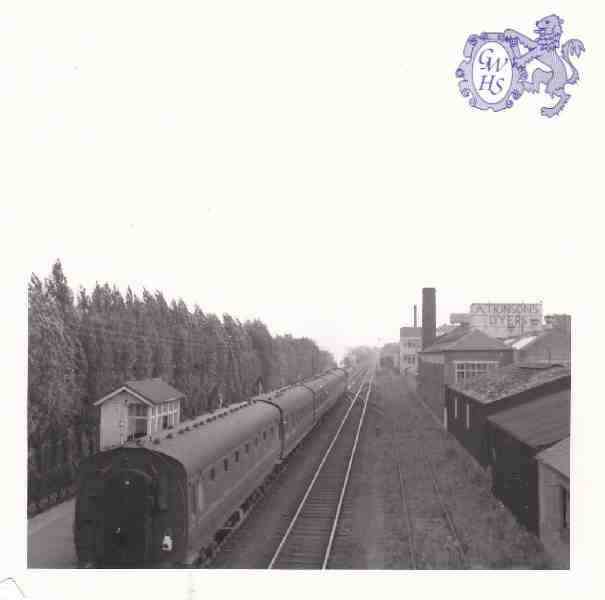 7-149 South bound train leaving South Wigston Station