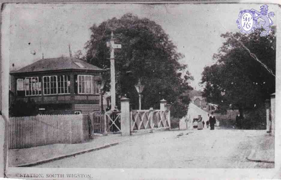 7-191 Level Crossing & Signal Box South Wigston circa 1903