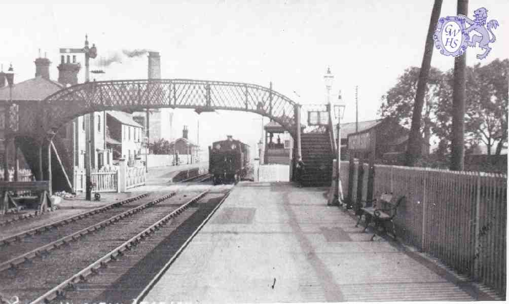7-3 Level Crossing in South Wigston with platform staggered either side of the Blaby Road