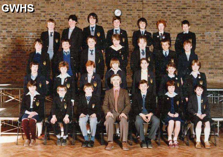 32-467 Mr Thomas's class South Wigston High School 1982