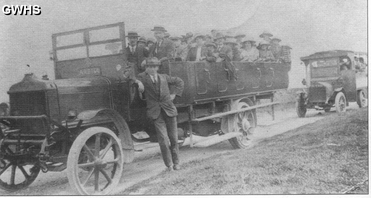 22-142 Jordan's Charabancs Canal Street South Wigston circa 1925