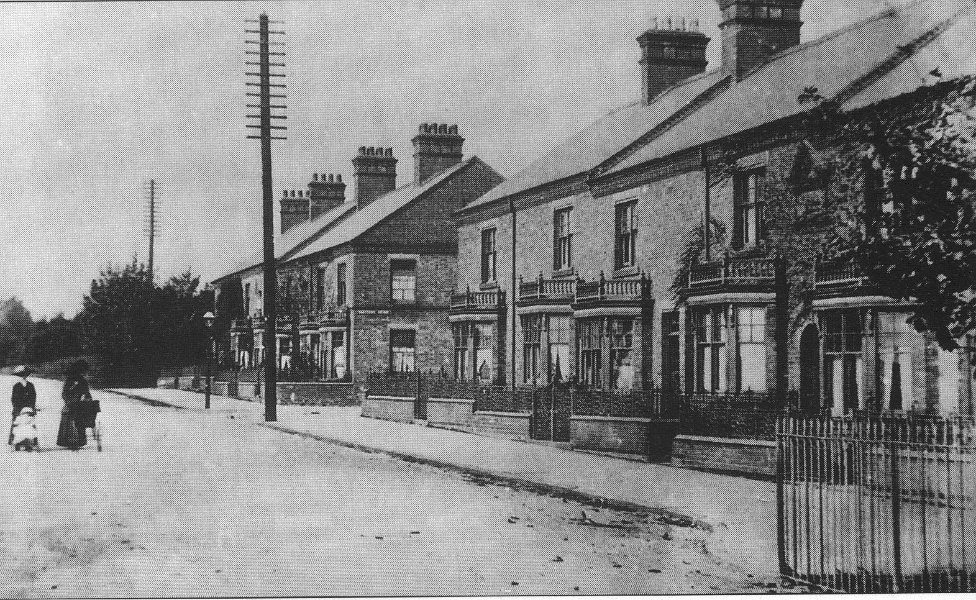 22-098 Saffron Road with Marstown Avenue off to the right, South Wigston circa 1915